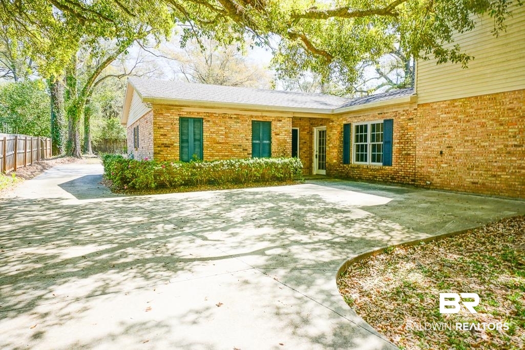 255 Suffolk Road Mobile, AL 36608 - Photo 4 of 29 View of front facade with brick siding