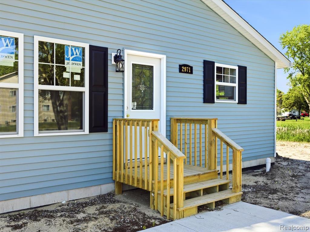 2971 Beach Road Port Huron, MI 48060 - Photo 3 of 29