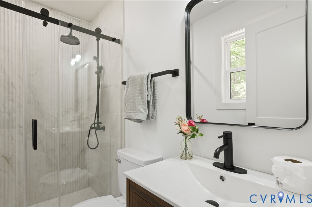 3056 Davis Mill Road Goochland, VA 23063 - Photo 24 of 46 Contemporary bathroom featuring a glass-enclosed s