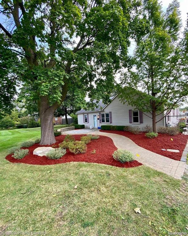 496 East Avon Road Rochester Hills, MI 48307 - Photo 4 of 34