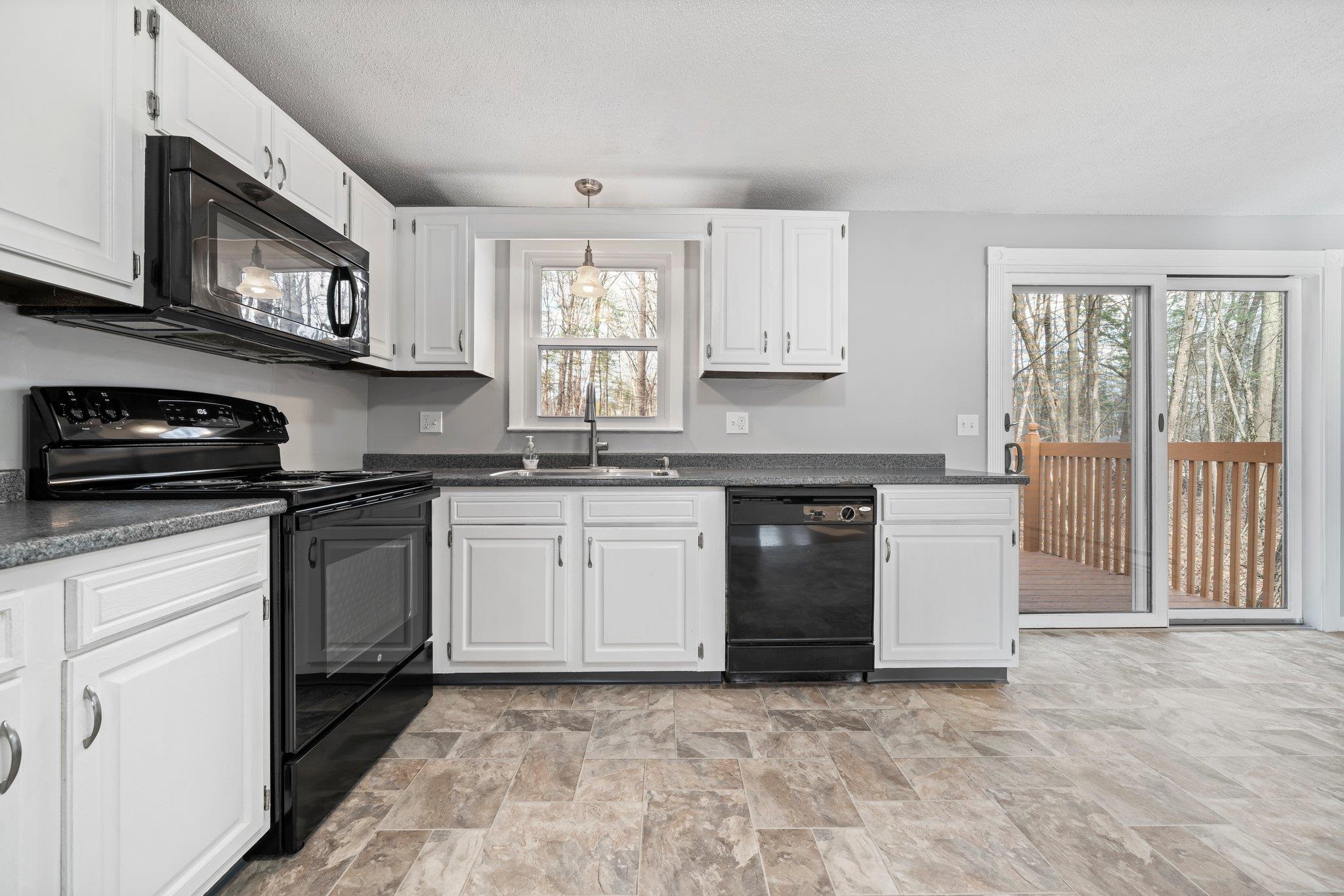 5 Sherwood Road Londonderry, NH 03053 - Photo 13 of 35 Gallery Image 13