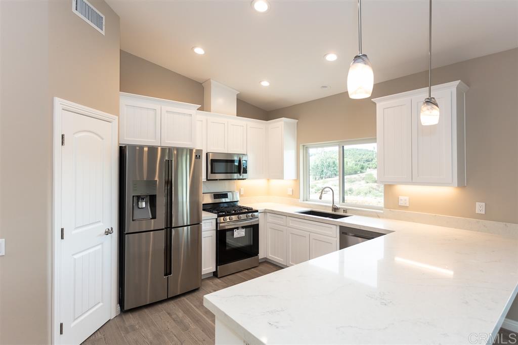 2914 Vista Del Rio Fallbrook, CA 92028 - Photo 3 of 9