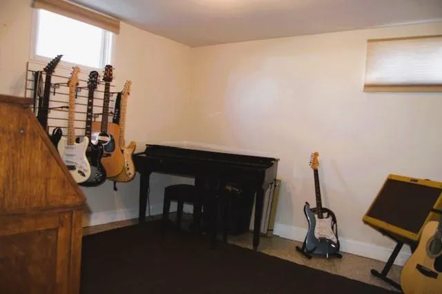 $389,900 | 2205 East Huntington Drive, Wilmington, DE 19808