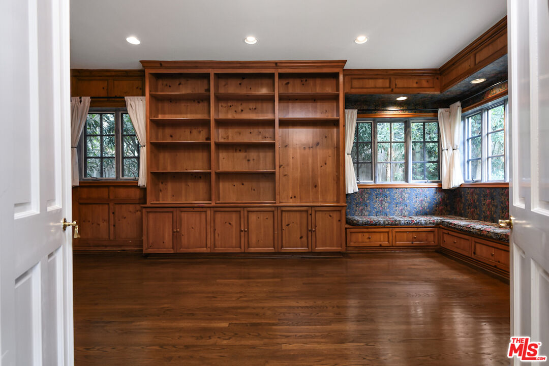 3254 Oakdell Road Studio City, CA 91604 - Photo 14 of 49 a view of a living room and workspace