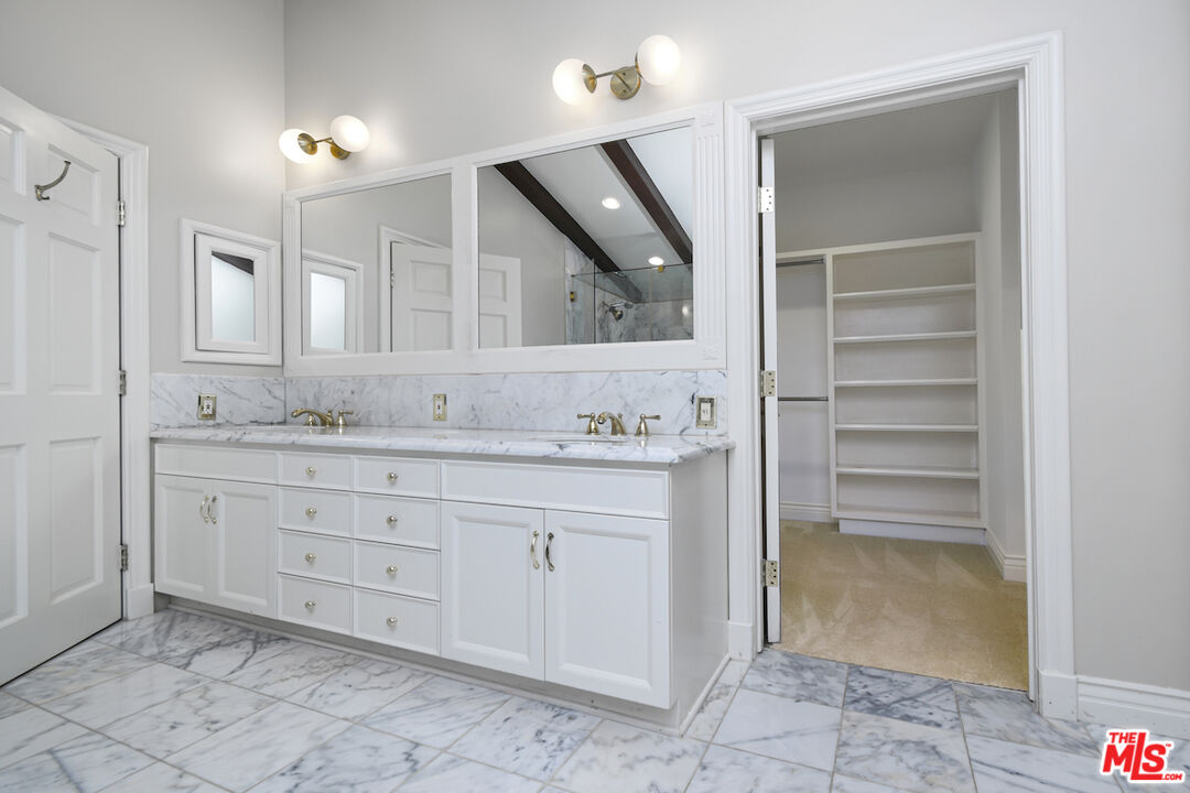 3254 Oakdell Road Studio City, CA 91604 - Photo 44 of 49 a bathroom with a sink and a mirror