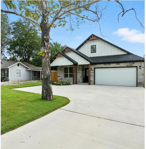 $326,900 | 1118 South Grand Avenue, Gainesville, TX 76240