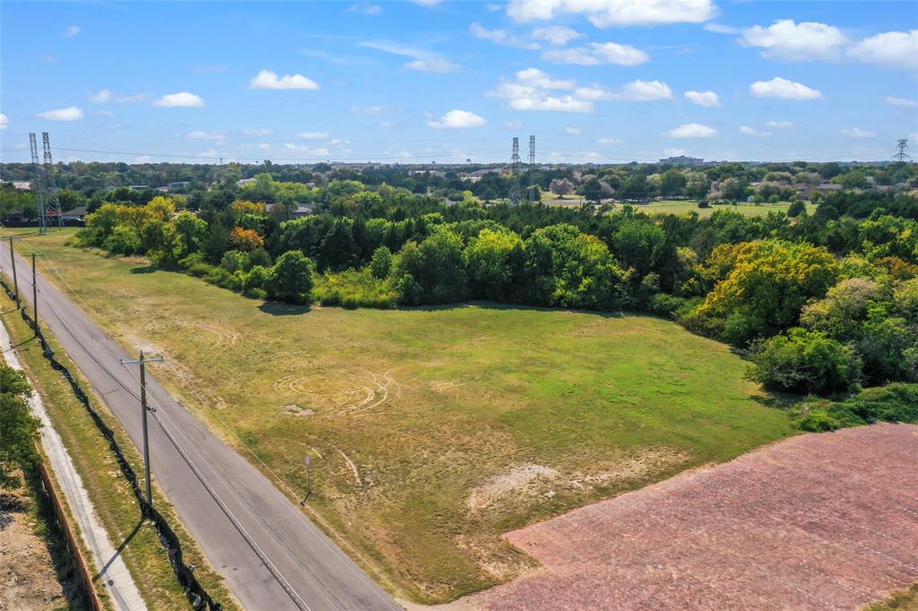3846 West Kiest Boulevard Dallas, TX 75233 - Photo 11 of 14 a view of a garden from a balcony