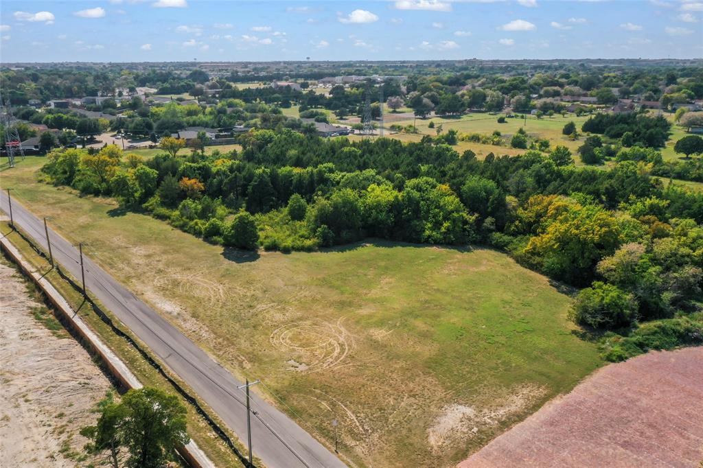 3846 West Kiest Boulevard Dallas, TX 75233 - Photo 8 of 14 a view of a yard with a large pool