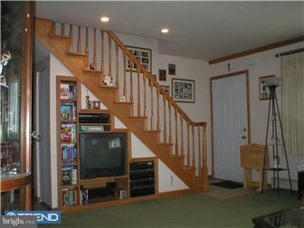 49 Mayflower Road Levittown, PA 19056 - Photo 3 of 8 Living Room