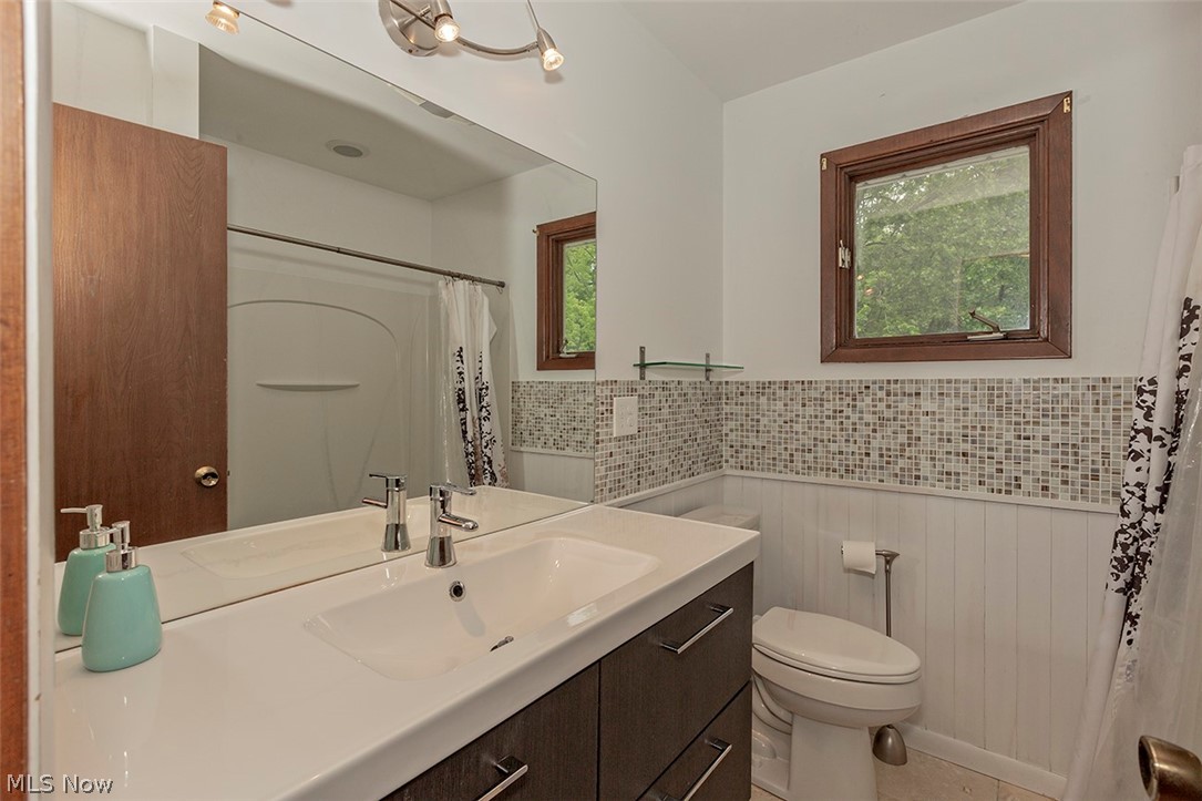 1594 South Green Road Cleveland, OH 44121 - Photo 22 of 29 Gallery Image 22
