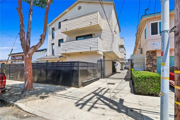 $390,000 | 646 Nebraska Avenue, Unit 6, Long Beach, CA 90802