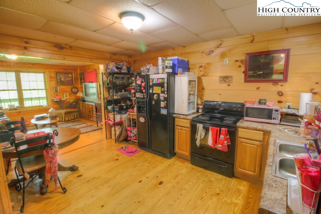 808 Timberlane Drive Boone, NC 28607 - Photo 18 of 30 Gallery Image 18