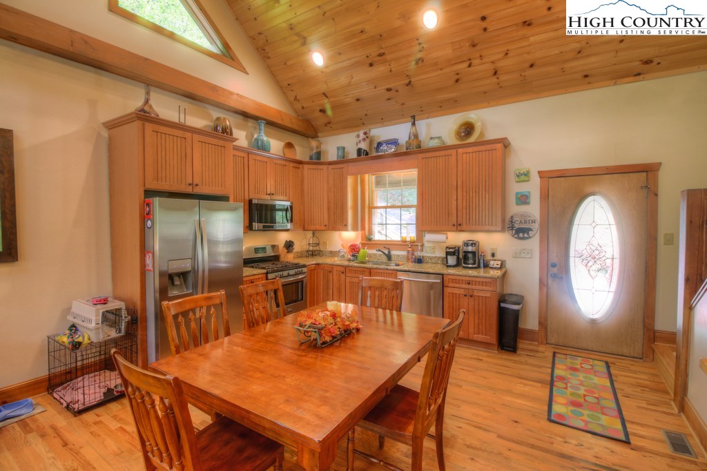 808 Timberlane Drive Boone, NC 28607 - Photo 6 of 30 Gallery Image 6