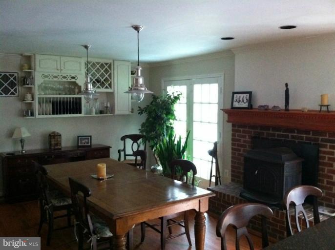 11343 Vale Road Oakton, VA 22124 - Photo 3 of 12 DINING ROOM