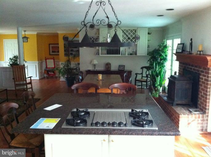 11343 Vale Road Oakton, VA 22124 - Photo 4 of 12 OPEN FLOOR PLAN