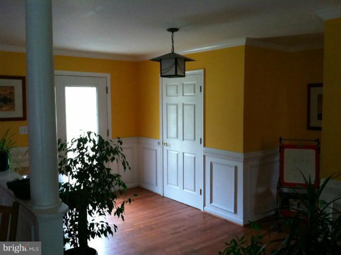 11343 Vale Road Oakton, VA 22124 - Photo 5 of 12 FOYER