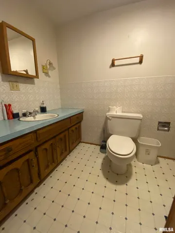 $145,000 | 303 East Adams Street, Rushville, IL 62681