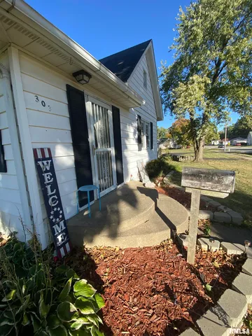 $145,000 | 303 East Adams Street, Rushville, IL 62681
