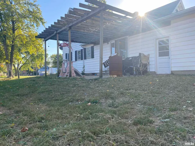 $145,000 | 303 East Adams Street, Rushville, IL 62681