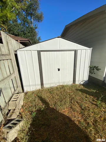 $145,000 | 303 East Adams Street, Rushville, IL 62681