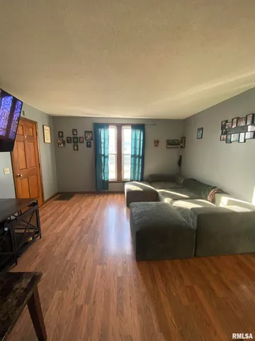 $145,000 | 303 East Adams Street, Rushville, IL 62681