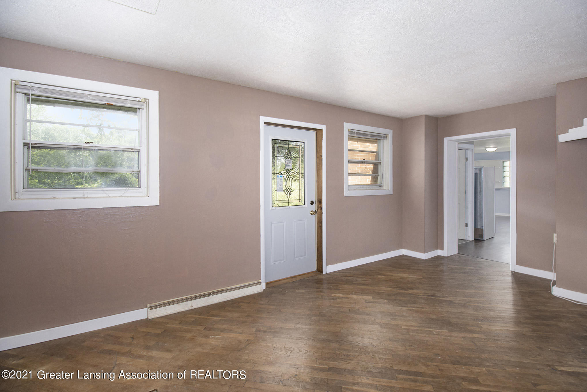 1460 East State Road Lansing, MI 48906 - Photo 11 of 26 Living Room