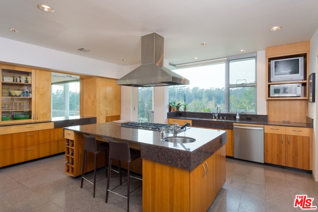 50 Haldeman Road Santa Monica, CA 90402 - Photo 8 of 18 Gallery Image 8