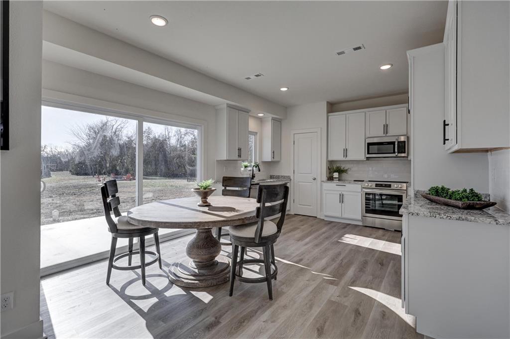 1816 Silverback Way Pittsburg, KS 66762 - Photo 14 of 54