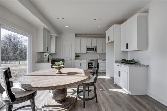 $399,900 | 1816 Silverback Way, Pittsburg, KS 66762