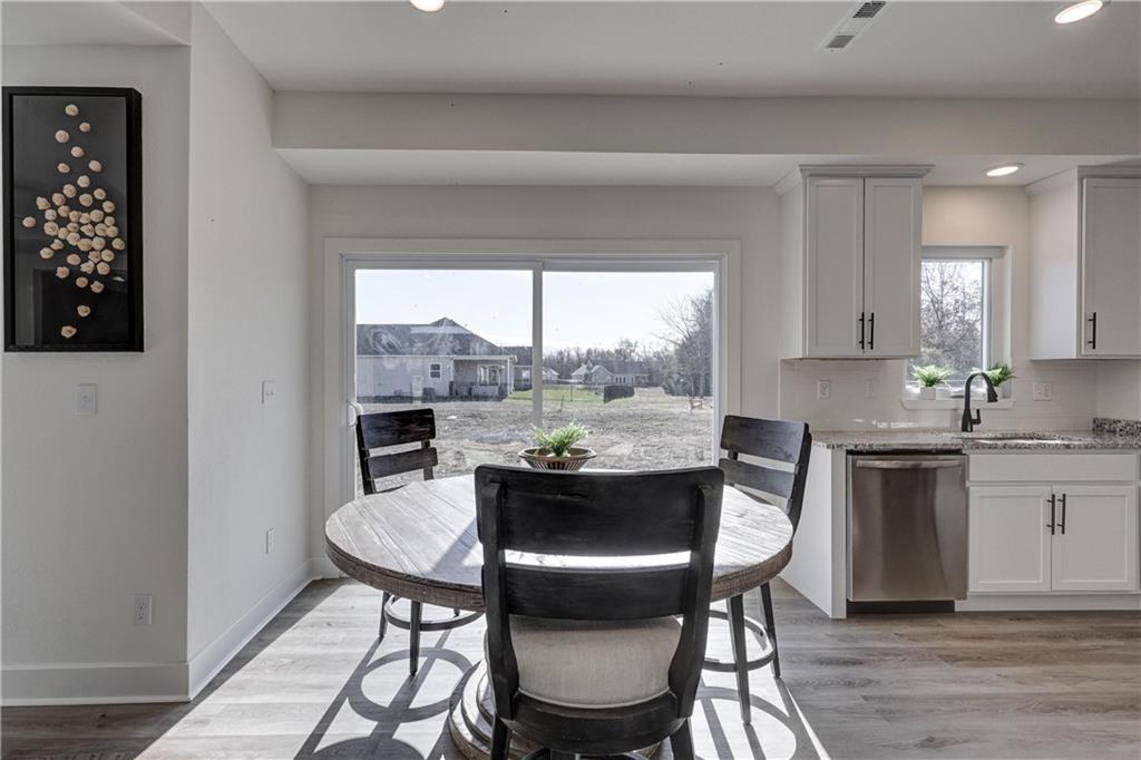 1816 Silverback Way Pittsburg, KS 66762 - Photo 16 of 54