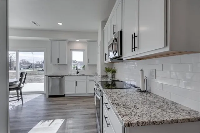 $399,900 | 1816 Silverback Way, Pittsburg, KS 66762