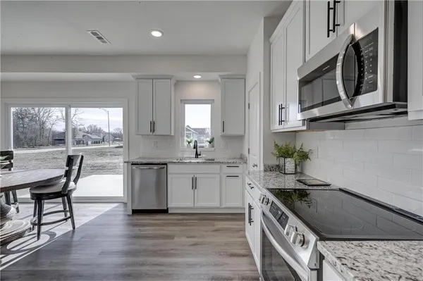 $399,900 | 1816 Silverback Way, Pittsburg, KS 66762