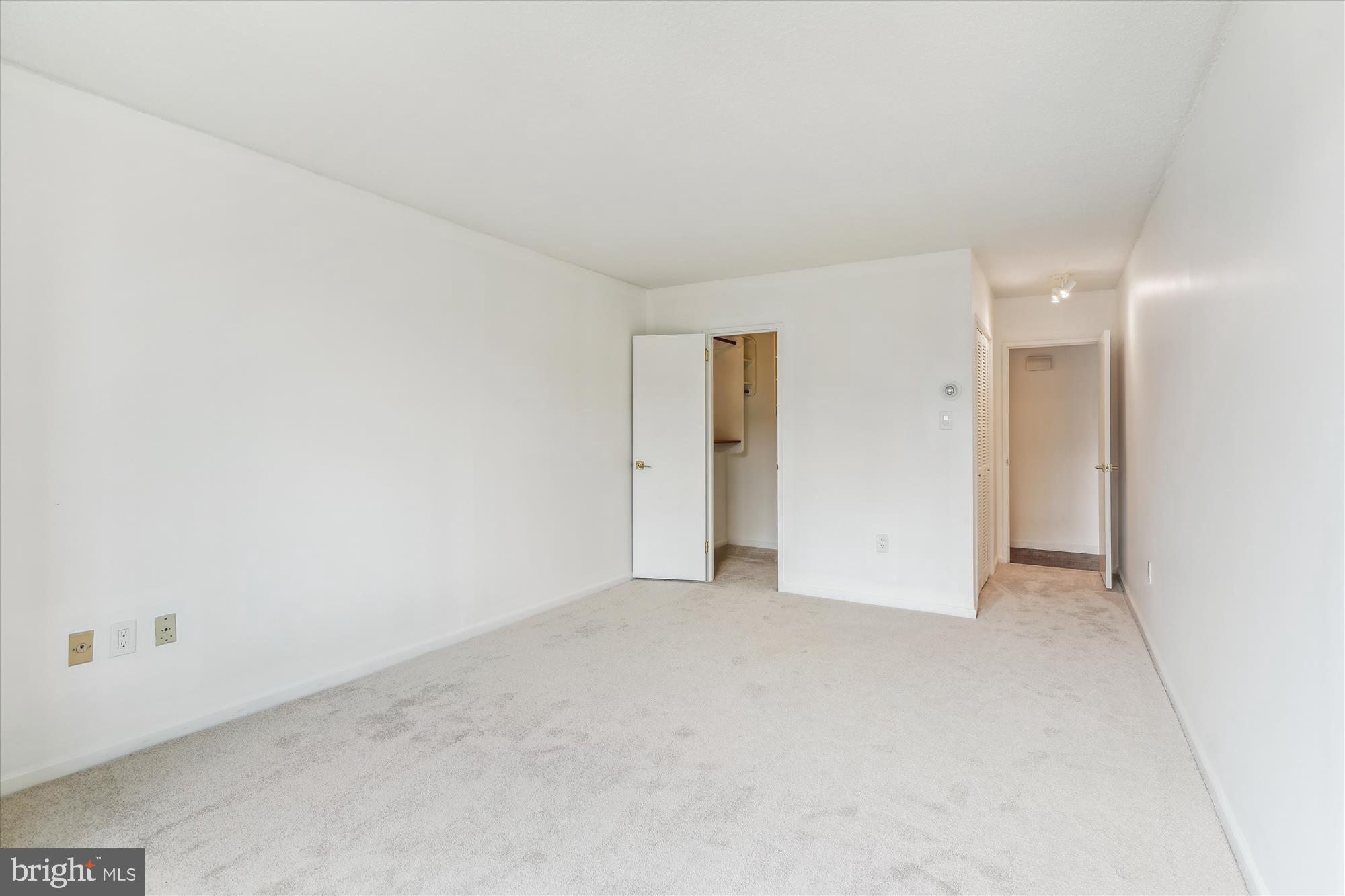 2555 Pennsylvania Avenue Northwest, Unit 816 Washington, DC 20037 - Photo 27 of 54 a view of an empty room