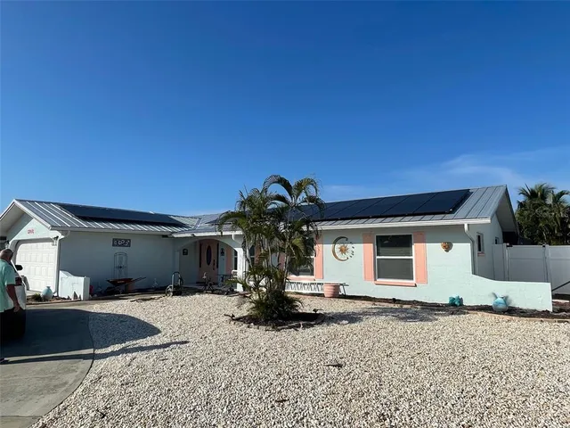 $2,900 | 6108 11th Avenue West, Bradenton, FL 34209