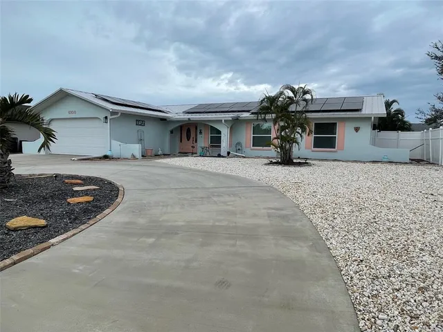 $2,900 | 6108 11th Avenue West, Bradenton, FL 34209