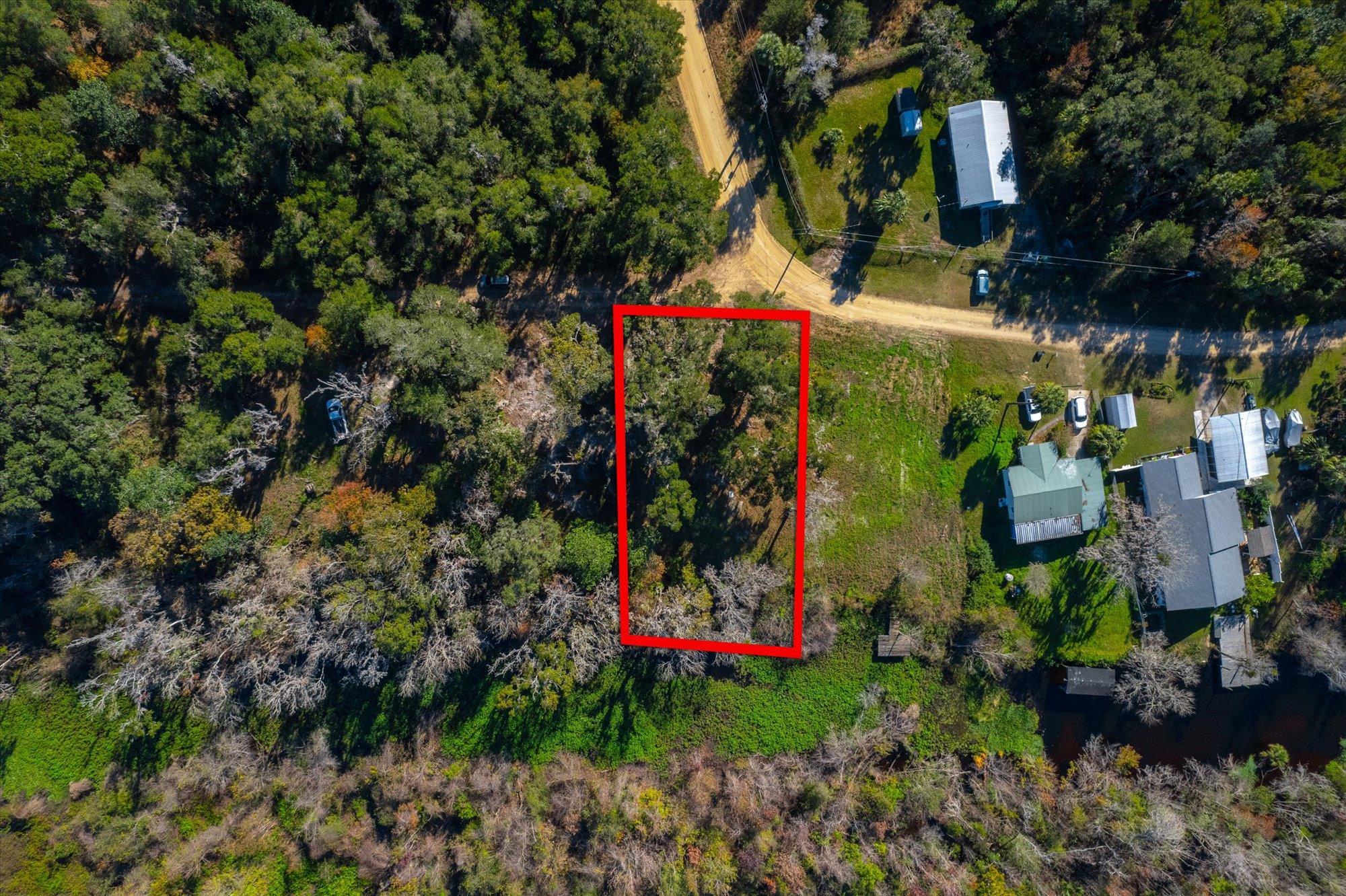 118 Ridgeline Avenue Satsuma, FL 32189 - Photo 12 of 13 a view of a multi story building