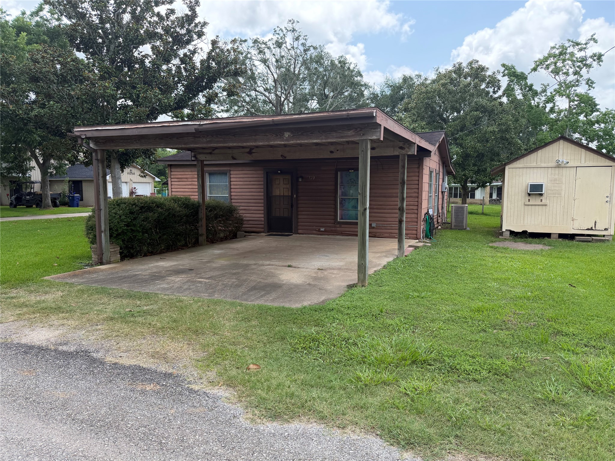 139 Scout Road Jones Creek, TX 77541 - Photo 3 of 17