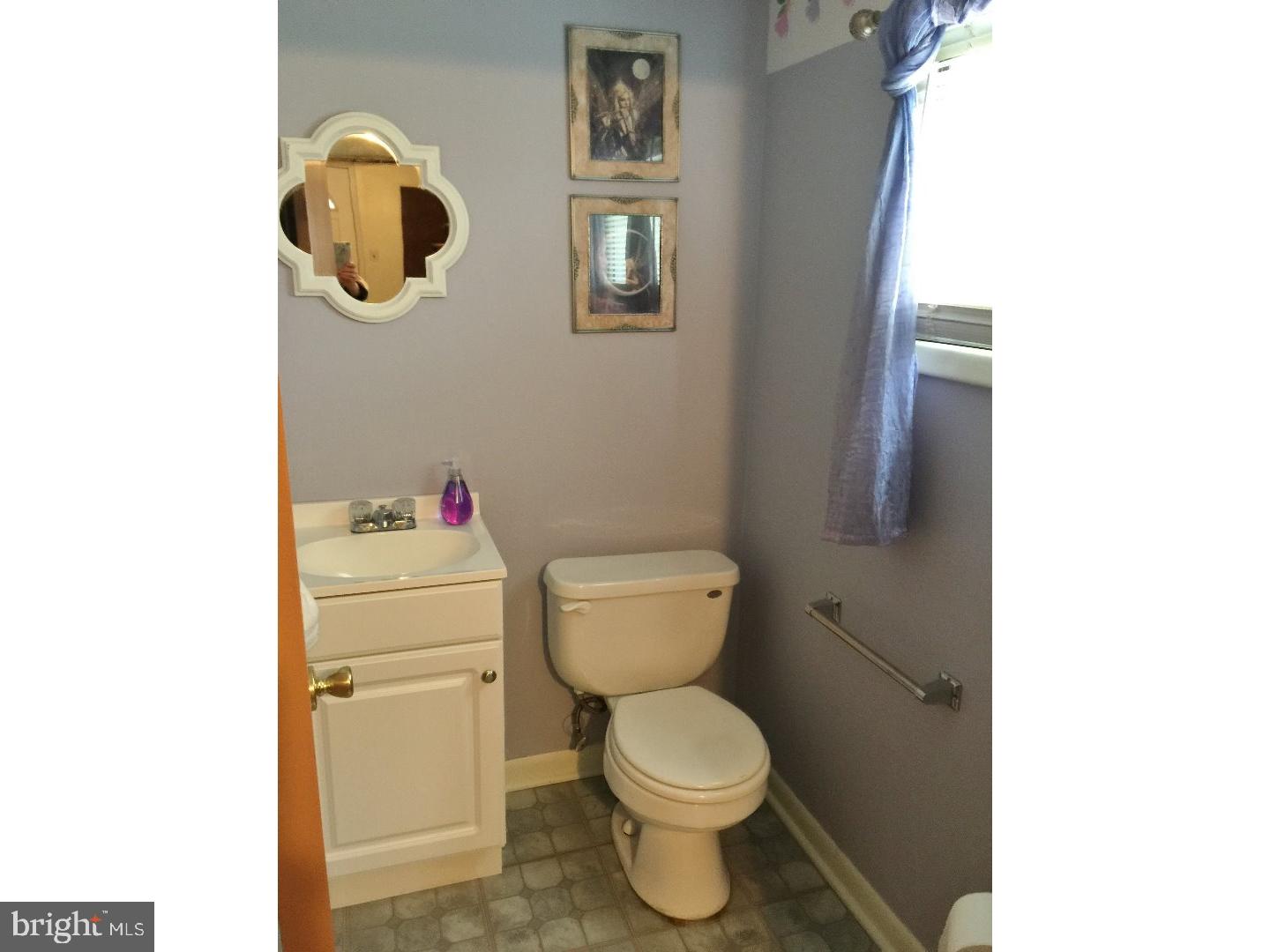 313 Goodley Road Wilmington, DE 19803 - Photo 10 of 22 Half Bath
