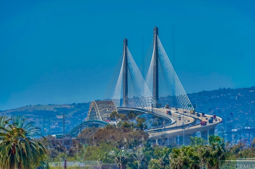 100 West 5th Street Long Beach, CA 90802 - Photo 46 of 53 a backyard of a house with lots of green space