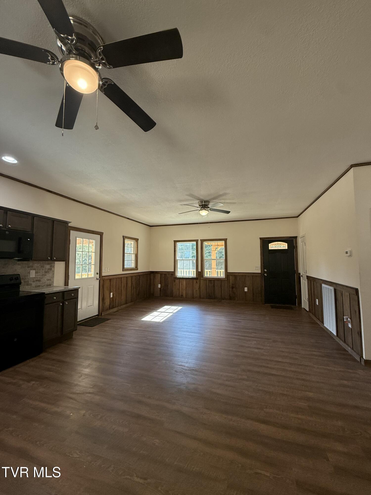 471 Early Branch Road Rogersville, TN 37857 - Photo 11 of 38 IMG_4905