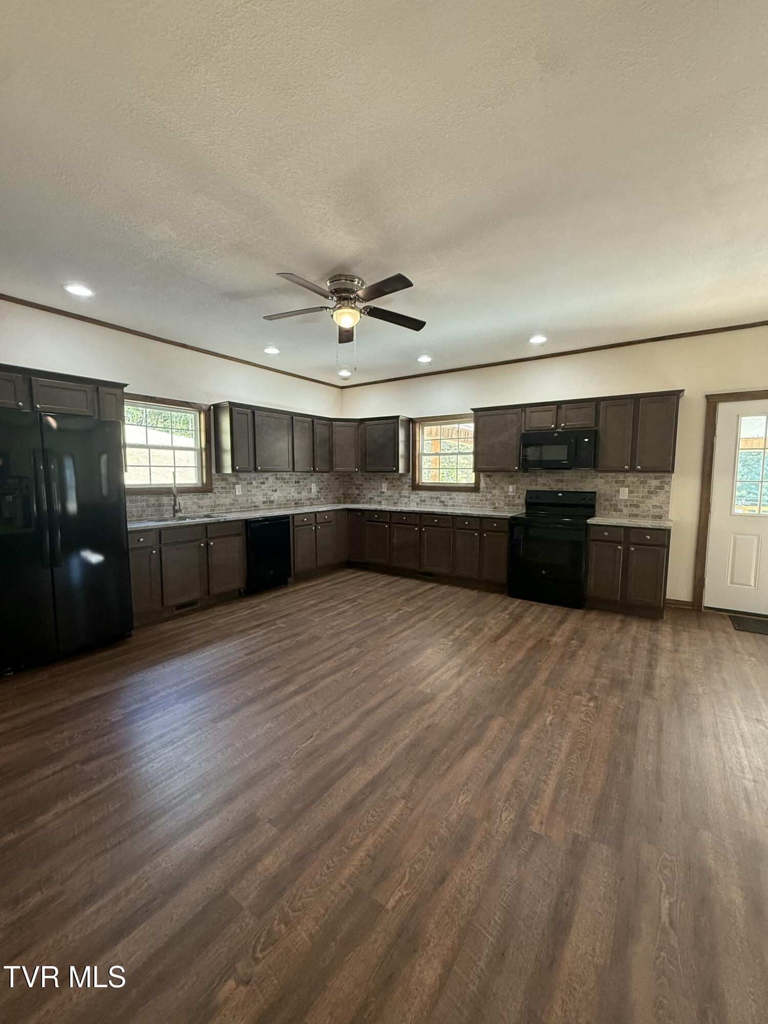 471 Early Branch Road Rogersville, TN 37857 - Photo 7 of 38 IMG_4943