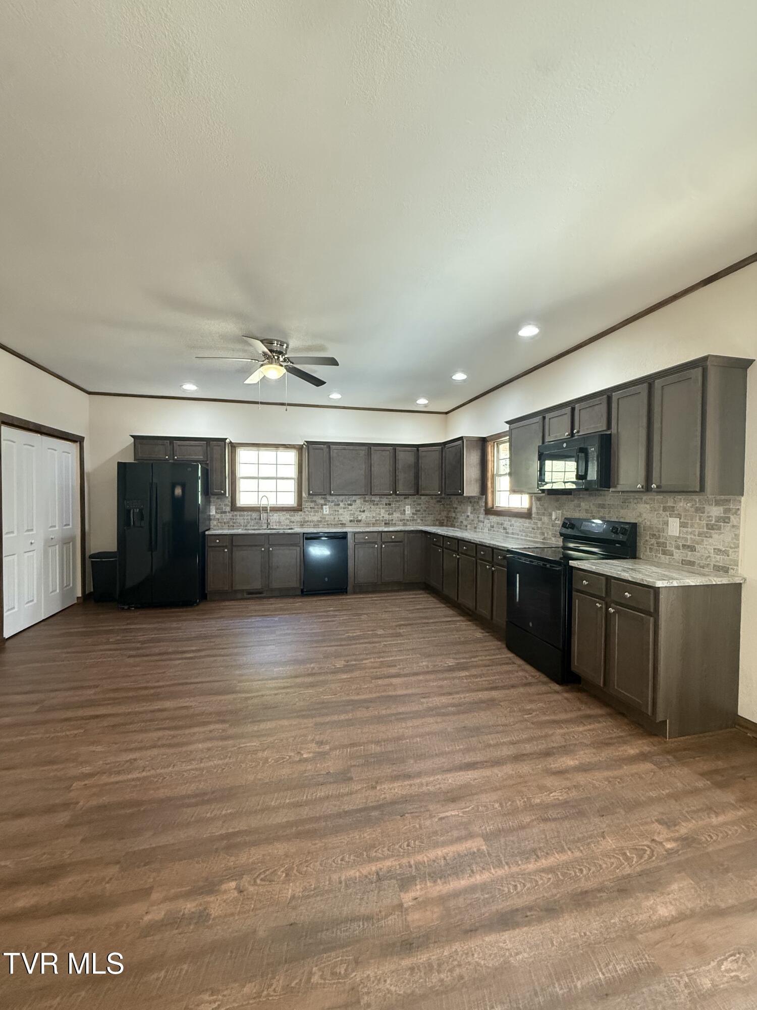 471 Early Branch Road Rogersville, TN 37857 - Photo 8 of 38 IMG_4895