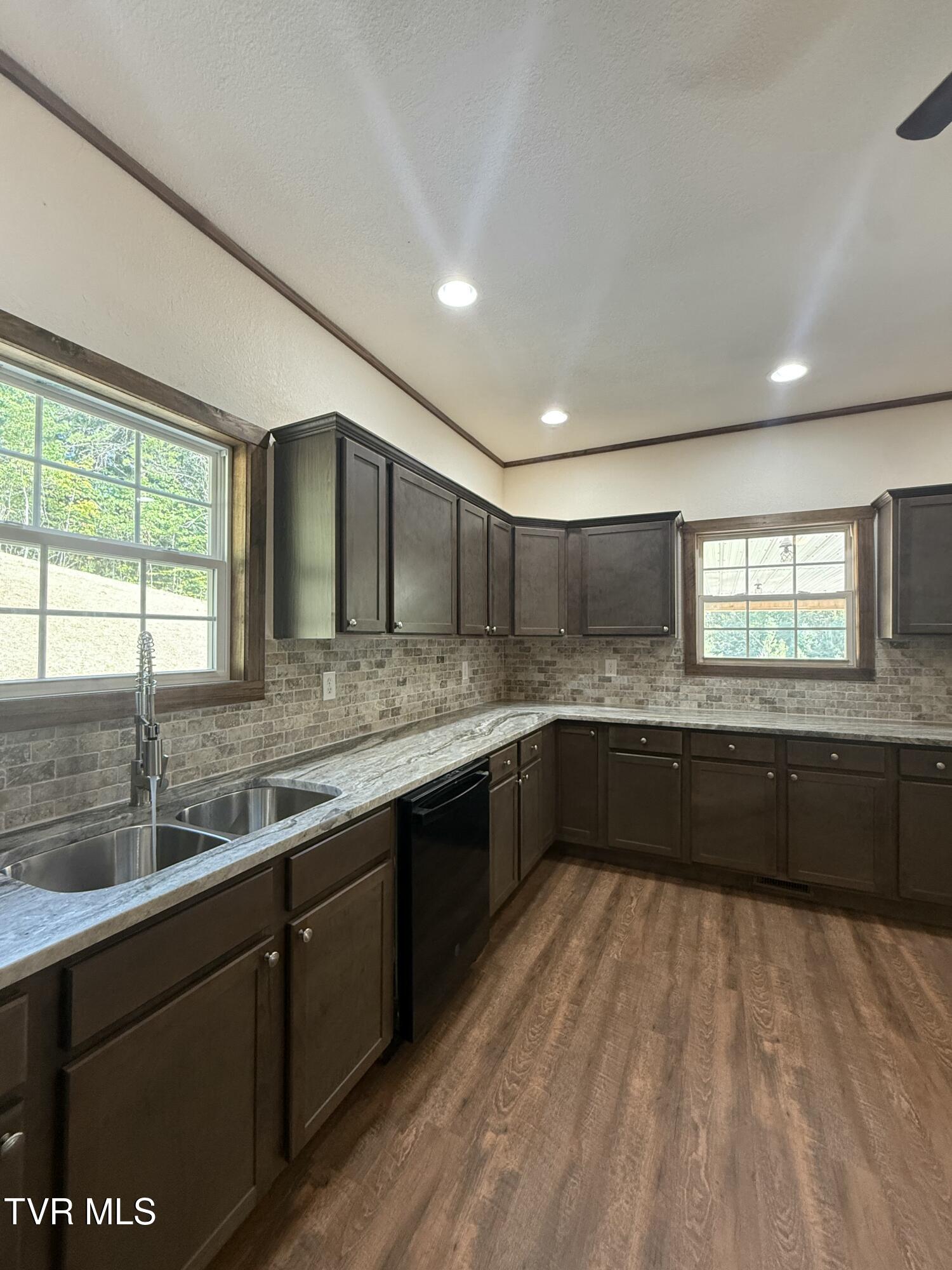 471 Early Branch Road Rogersville, TN 37857 - Photo 9 of 38 IMG_4901