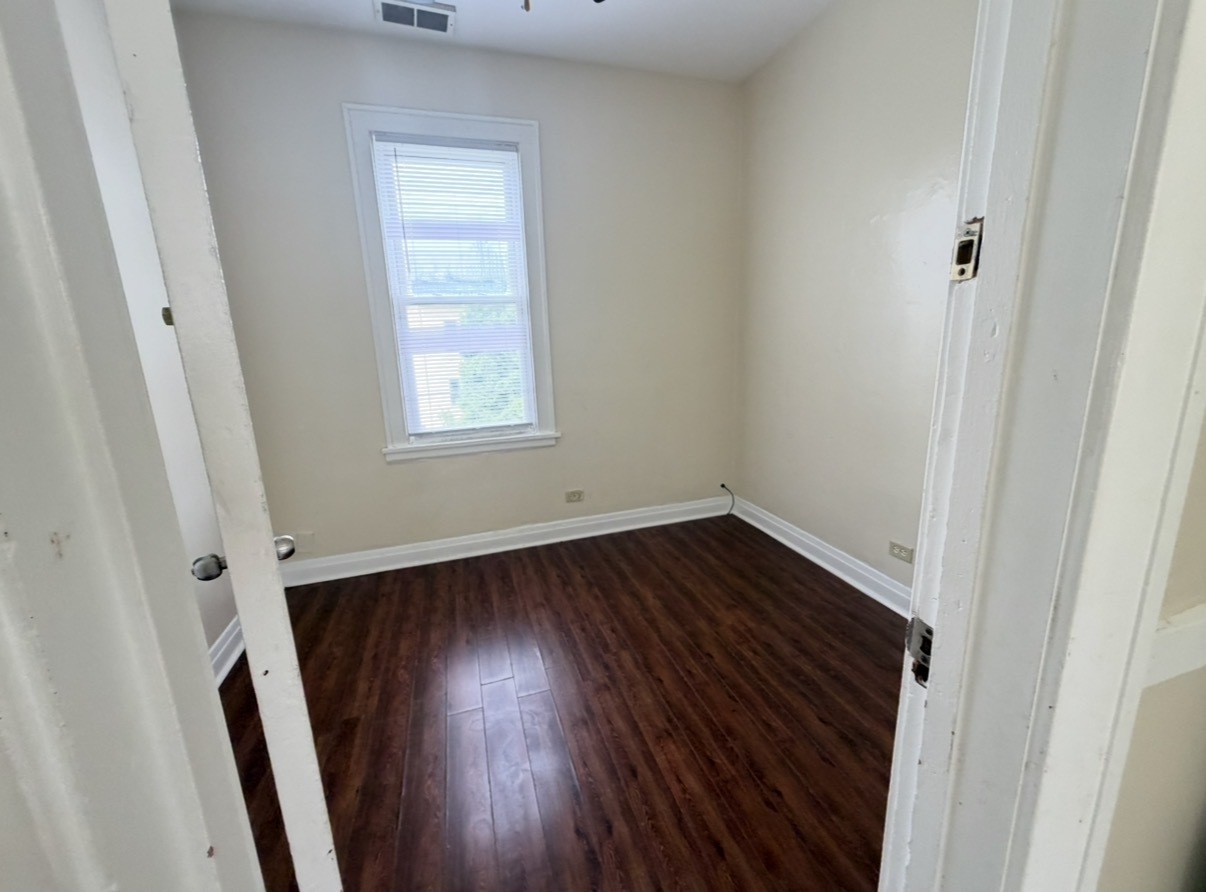 8353 South Brandon Avenue, Unit 2F Chicago, IL 60617 - Photo 9 of 11