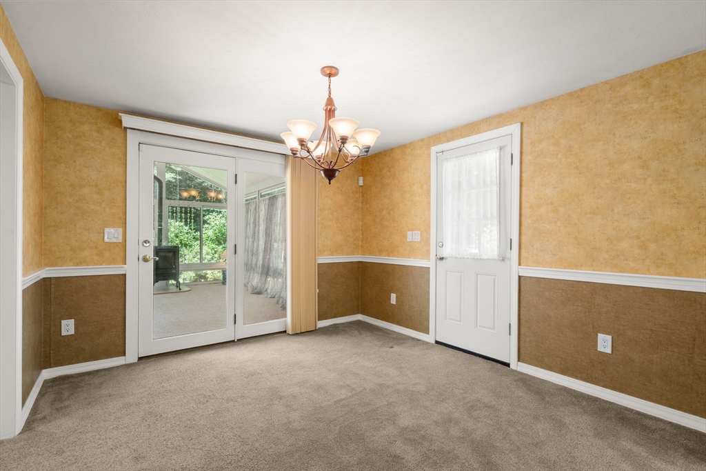 39 Whiting Road Oxford, MA 01540 - Photo 5 of 39