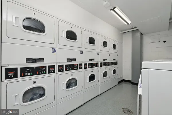 a view of kitchen with washer and dryer