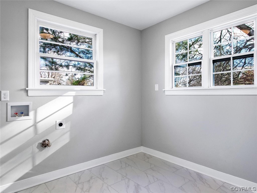 6903 Everview Road Richmond, VA 23226 - Photo 17 of 34 an empty room with windows
