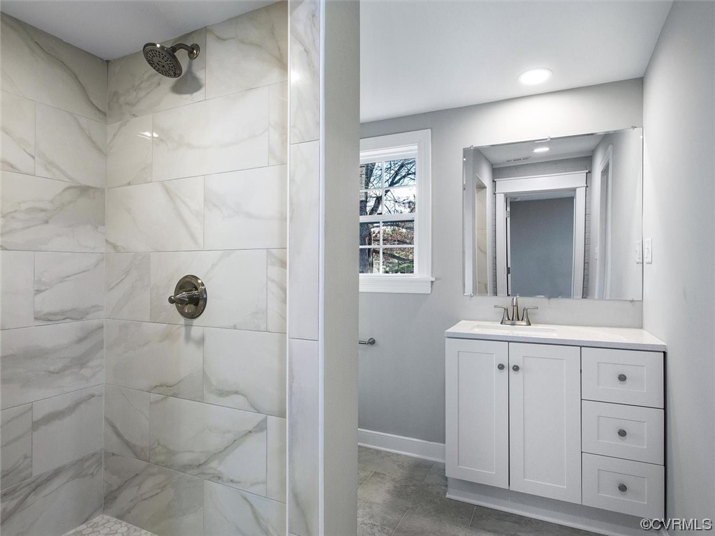 6903 Everview Road Richmond, VA 23226 - Photo 22 of 34 a bathroom with a toilet sink and shower