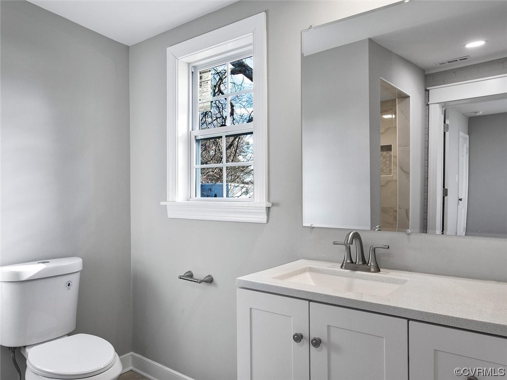 6903 Everview Road Richmond, VA 23226 - Photo 23 of 34 a bathroom with a toilet sink and mirror
