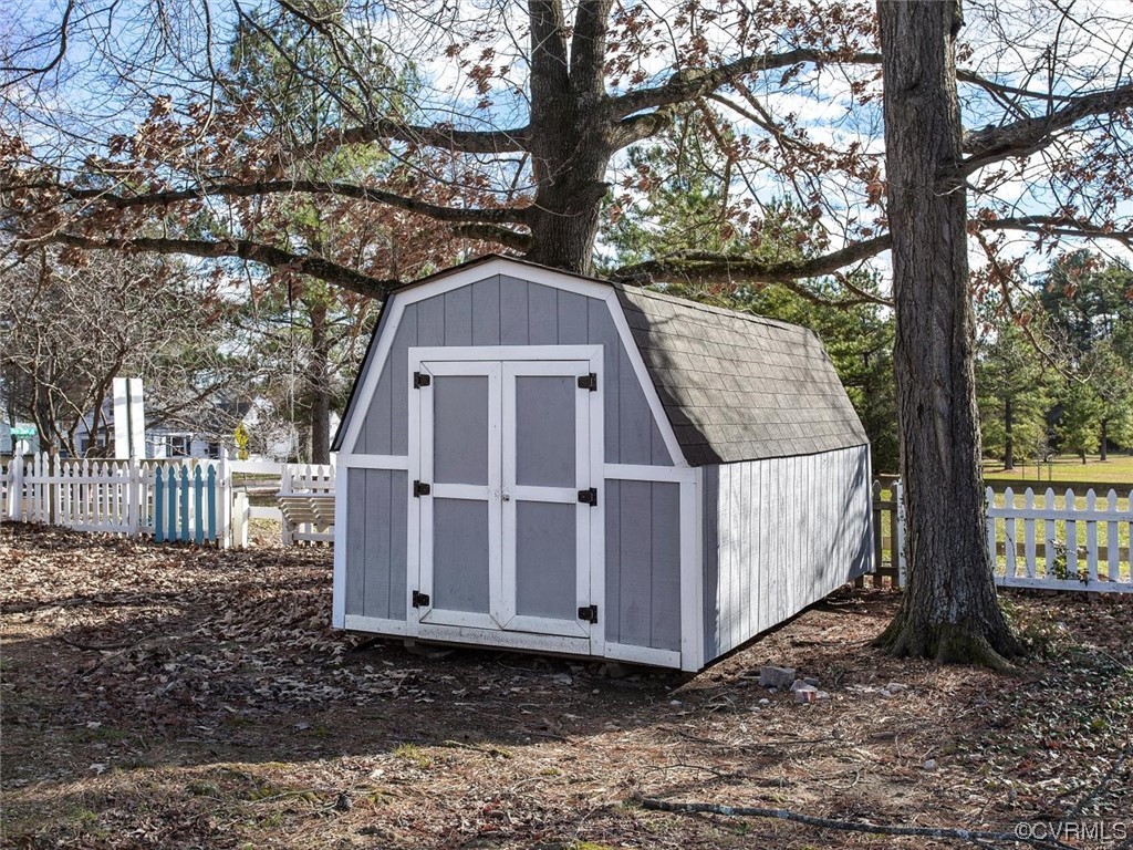 6903 Everview Road Richmond, VA 23226 - Photo 32 of 34 a front view of a house with a yard